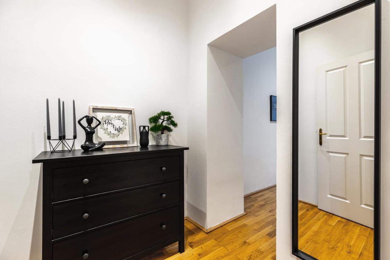 Stylish Designed Apartment In A Calm District เวียนนา ภายนอก รูปภาพ